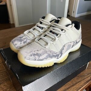 Jordan 11 Low Snakeskin